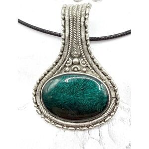 Large Green Starburst Stone Pendant Necklace Silver Tone Ornate 20"